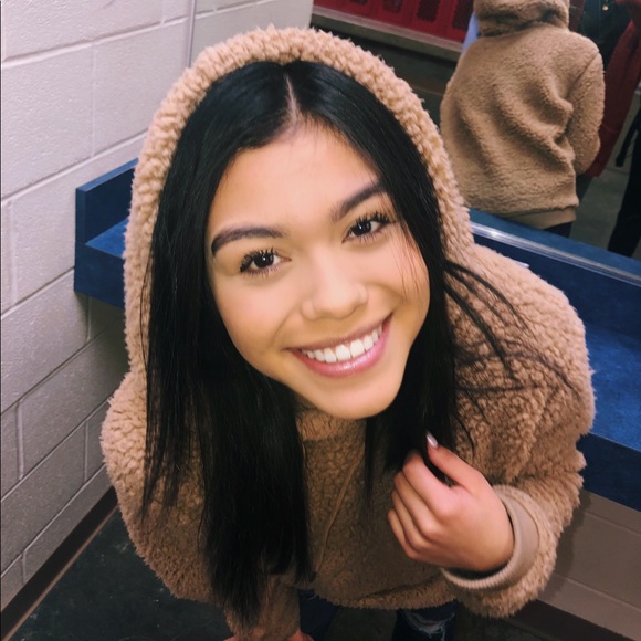 Meet your Posher, Letzy - Picture 2 of 6